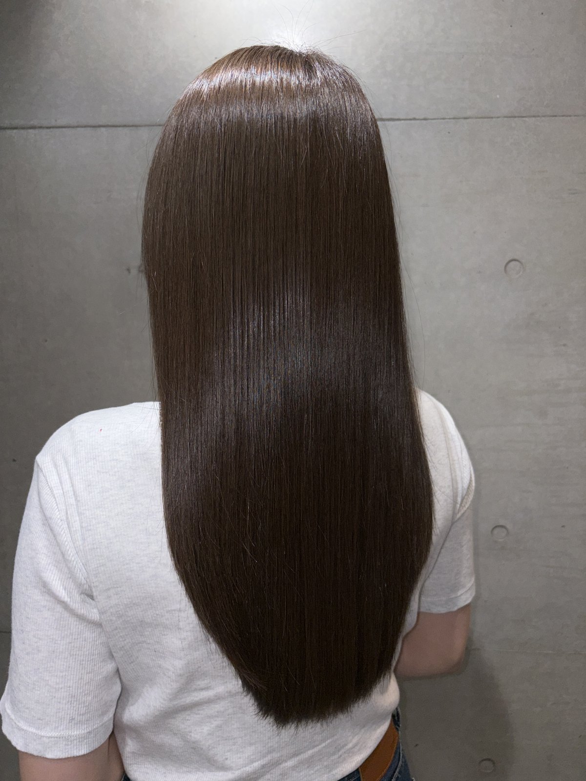 ロングのヘアスタイル（ダークブラウン（ベージュ寄り））