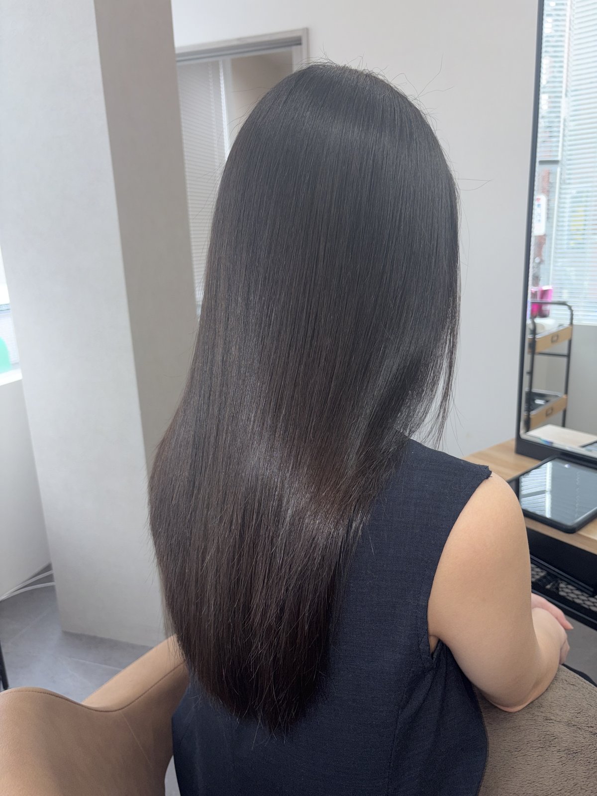 ロングのヘアスタイル（暗髪ブラウン）