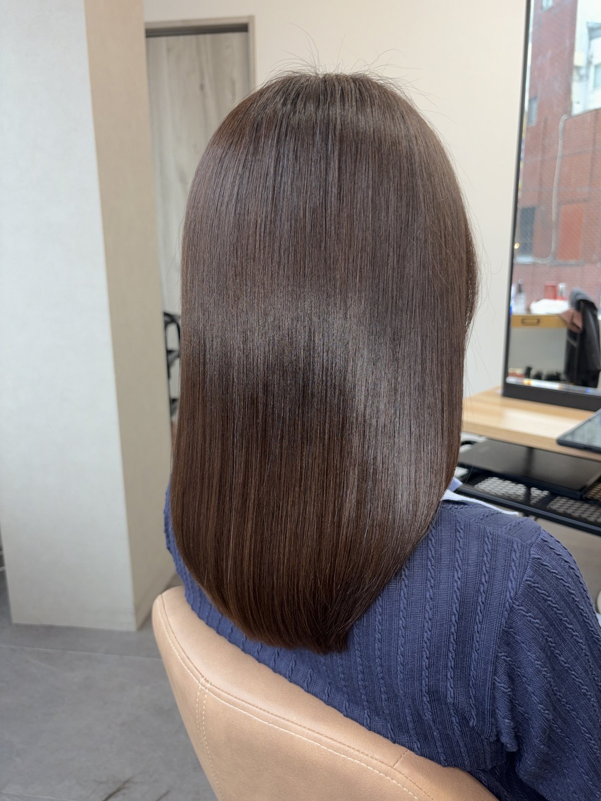 ミディアムのヘアスタイル(ナチュラルブラウン(ややアッシュ寄り))