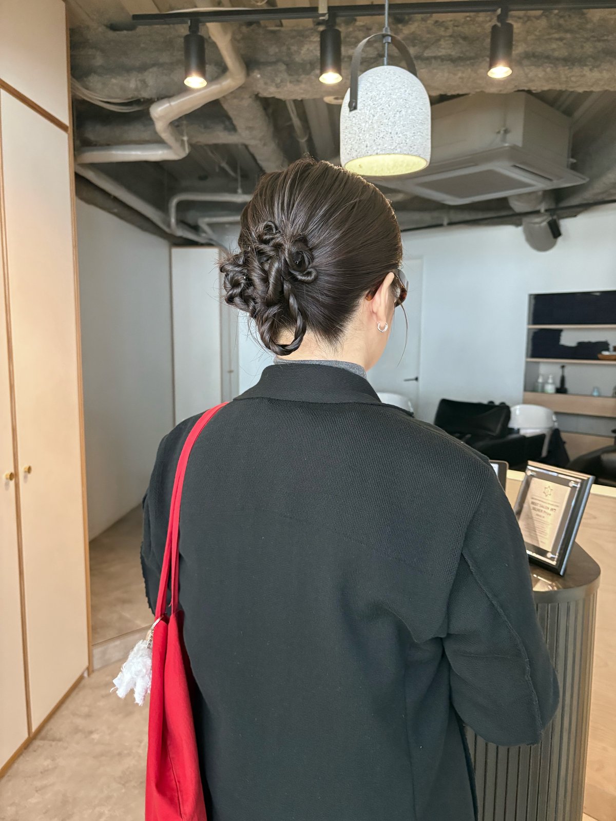 不明のヘアスタイル(暗髪ブラウン)